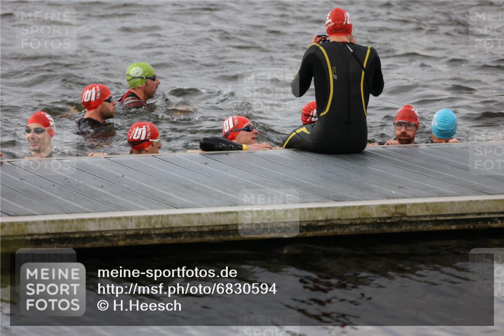 25.08.2024 - Elbe Triathlon Hamburg H.Heesch http://msf.ph/oto/6830594 25.08.2024 07:58:45 Schwimmen  meine-sportfotos.de
