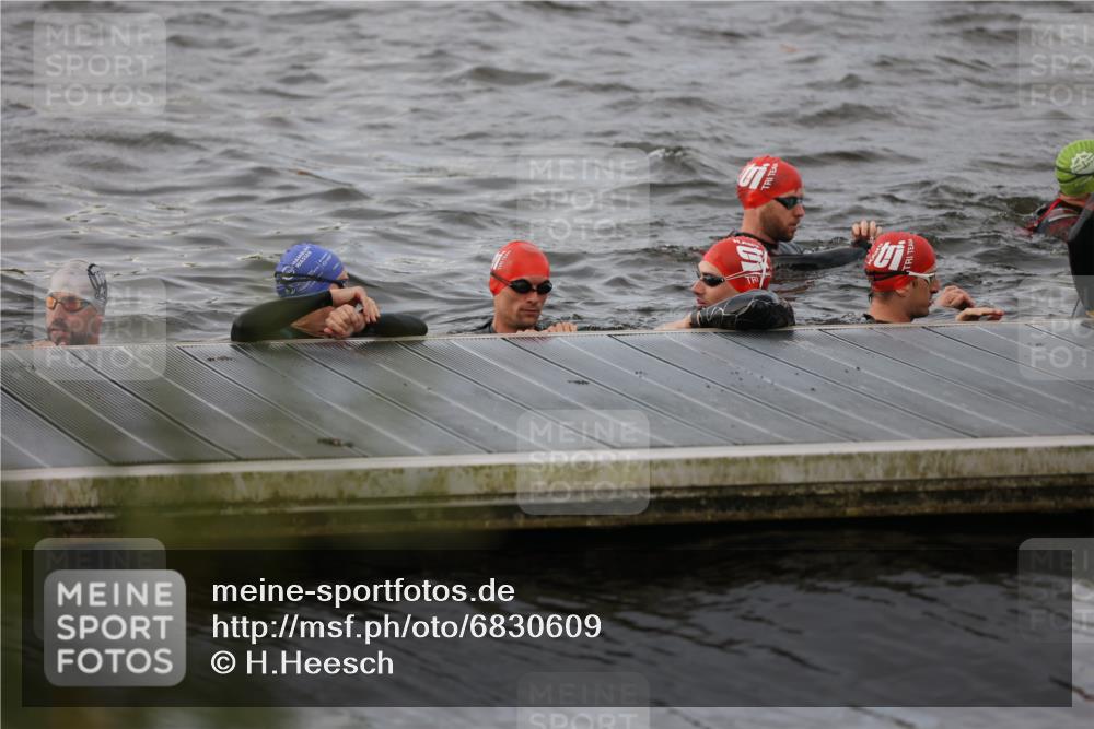 25.08.2024 - Elbe Triathlon Hamburg H.Heesch http://msf.ph/oto/6830609 25.08.2024 07:58:47 Schwimmen  meine-sportfotos.de