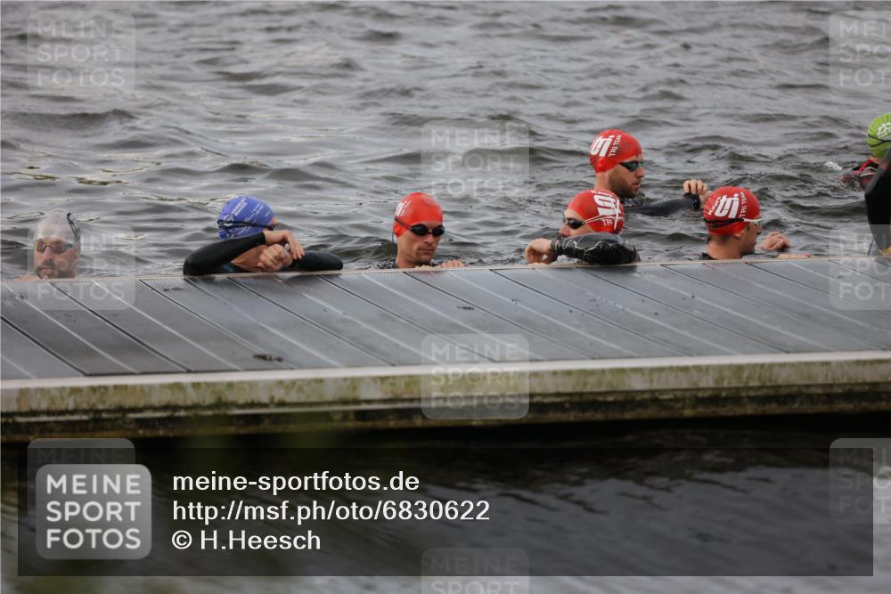 25.08.2024 - Elbe Triathlon Hamburg H.Heesch http://msf.ph/oto/6830622 25.08.2024 07:58:47 Schwimmen  meine-sportfotos.de