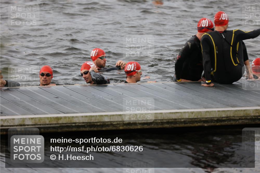 25.08.2024 - Elbe Triathlon Hamburg H.Heesch http://msf.ph/oto/6830626 25.08.2024 07:58:48 Schwimmen  meine-sportfotos.de