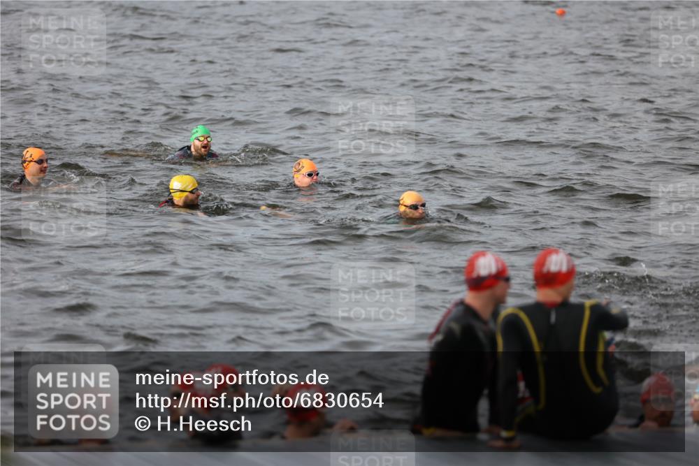 25.08.2024 - Elbe Triathlon Hamburg H.Heesch http://msf.ph/oto/6830654 25.08.2024 07:58:50 Schwimmen  meine-sportfotos.de