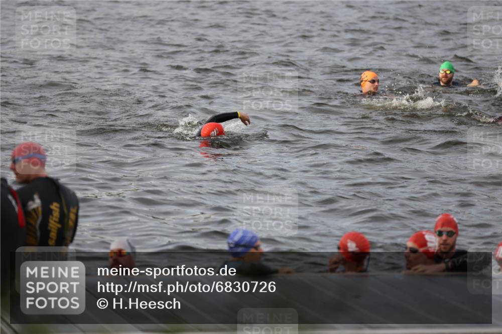 25.08.2024 - Elbe Triathlon Hamburg H.Heesch http://msf.ph/oto/6830726 25.08.2024 07:58:53 Schwimmen  meine-sportfotos.de