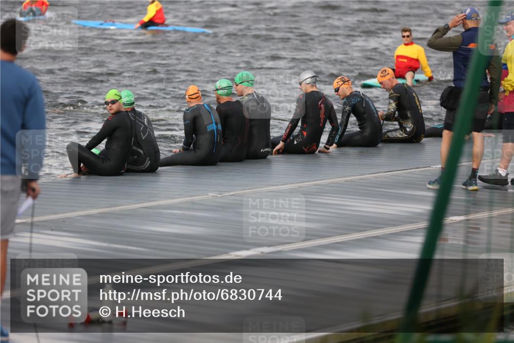 25.08.2024 - Elbe Triathlon Hamburg H.Heesch http://msf.ph/oto/6830744 25.08.2024 08:01:26 Schwimmen  meine-sportfotos.de