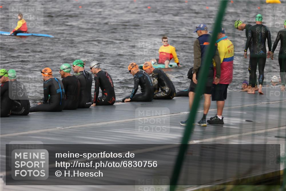 25.08.2024 - Elbe Triathlon Hamburg H.Heesch http://msf.ph/oto/6830756 25.08.2024 08:01:27 Schwimmen  meine-sportfotos.de