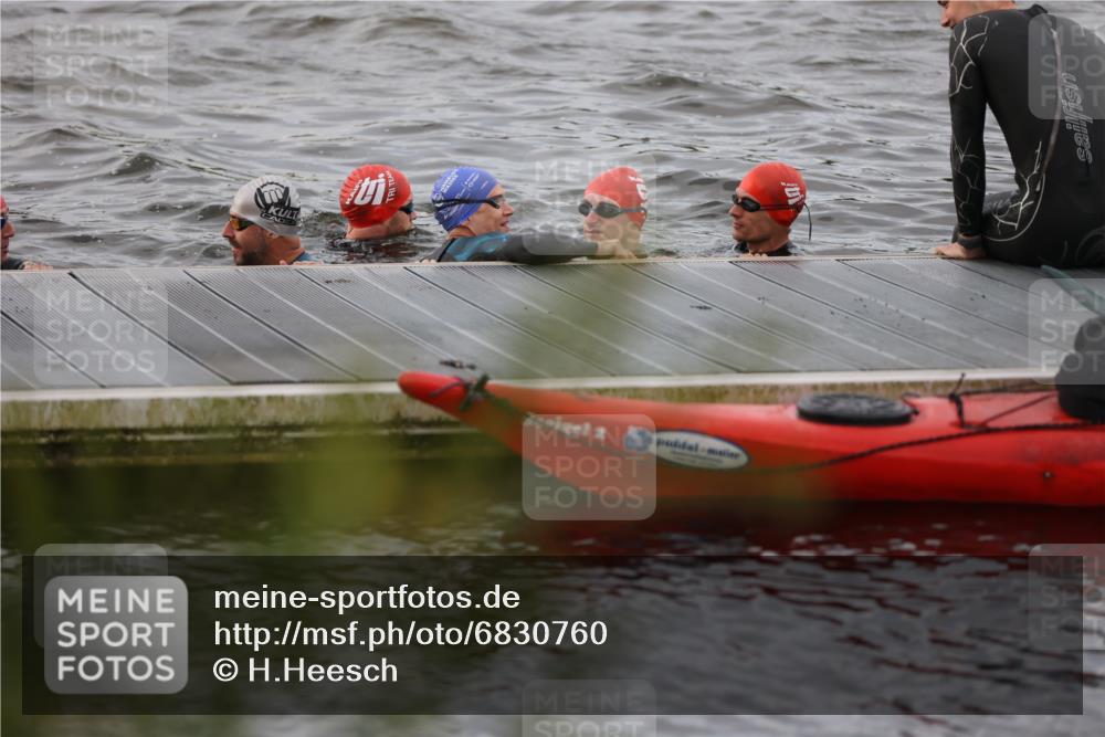 25.08.2024 - Elbe Triathlon Hamburg H.Heesch http://msf.ph/oto/6830760 25.08.2024 08:01:37 Schwimmen  meine-sportfotos.de