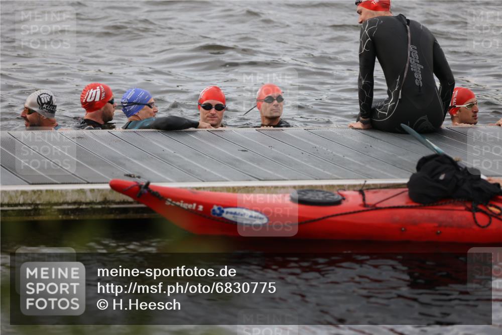 25.08.2024 - Elbe Triathlon Hamburg H.Heesch http://msf.ph/oto/6830775 25.08.2024 08:01:38 Schwimmen  meine-sportfotos.de