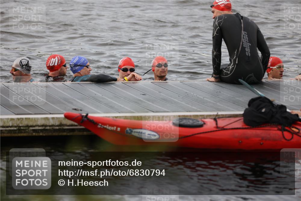 25.08.2024 - Elbe Triathlon Hamburg H.Heesch http://msf.ph/oto/6830794 25.08.2024 08:01:38 Schwimmen  meine-sportfotos.de