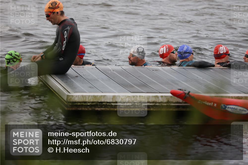 25.08.2024 - Elbe Triathlon Hamburg H.Heesch http://msf.ph/oto/6830797 25.08.2024 08:01:42 Schwimmen  meine-sportfotos.de