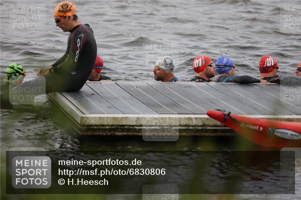 25.08.2024 - Elbe Triathlon Hamburg H.Heesch http://msf.ph/oto/6830806 25.08.2024 08:01:42 Schwimmen  meine-sportfotos.de