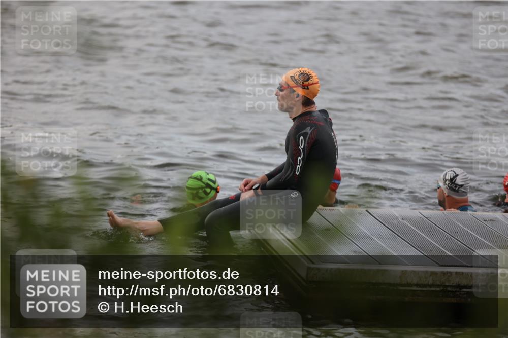 25.08.2024 - Elbe Triathlon Hamburg H.Heesch http://msf.ph/oto/6830814 25.08.2024 08:01:43 Schwimmen  meine-sportfotos.de
