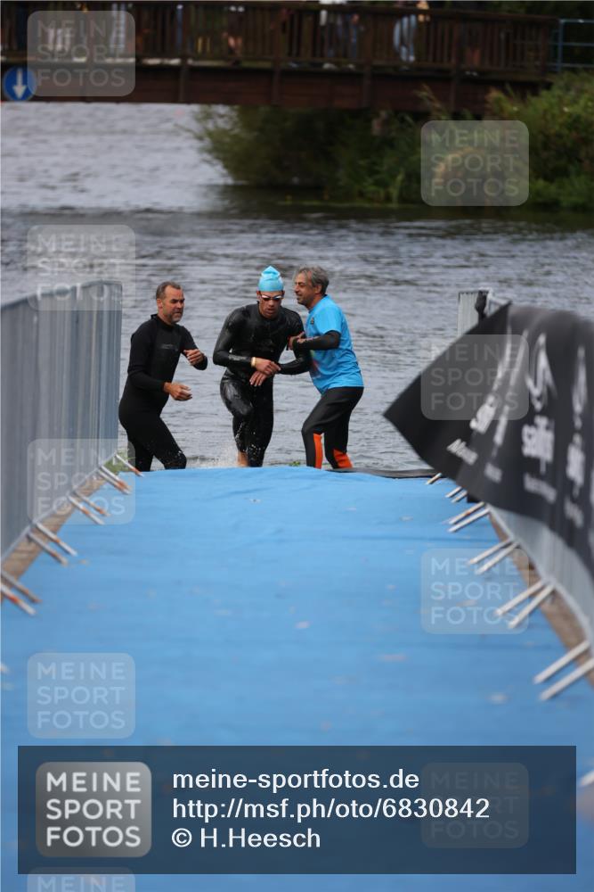 25.08.2024 - Elbe Triathlon Hamburg H.Heesch http://msf.ph/oto/6830842 25.08.2024 08:26:29 Schwimmen 85 meine-sportfotos.de