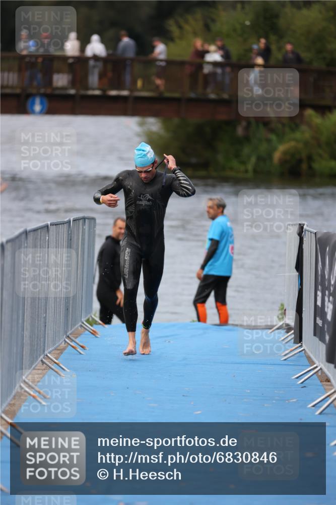 25.08.2024 - Elbe Triathlon Hamburg H.Heesch http://msf.ph/oto/6830846 25.08.2024 08:26:34 Schwimmen 85 meine-sportfotos.de