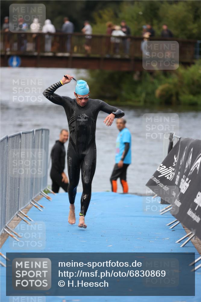25.08.2024 - Elbe Triathlon Hamburg H.Heesch http://msf.ph/oto/6830869 25.08.2024 08:26:35 Schwimmen 85 meine-sportfotos.de