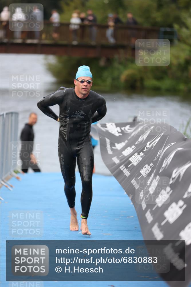 25.08.2024 - Elbe Triathlon Hamburg H.Heesch http://msf.ph/oto/6830883 25.08.2024 08:26:36 Schwimmen 85 meine-sportfotos.de