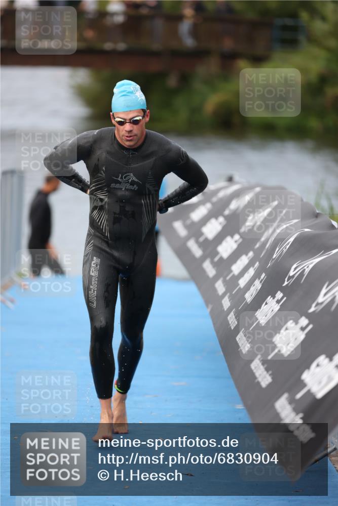25.08.2024 - Elbe Triathlon Hamburg H.Heesch http://msf.ph/oto/6830904 25.08.2024 08:26:37 Schwimmen 85 meine-sportfotos.de