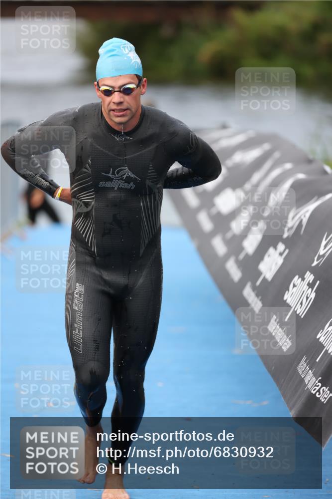 25.08.2024 - Elbe Triathlon Hamburg H.Heesch http://msf.ph/oto/6830932 25.08.2024 08:26:38 Schwimmen 85 meine-sportfotos.de