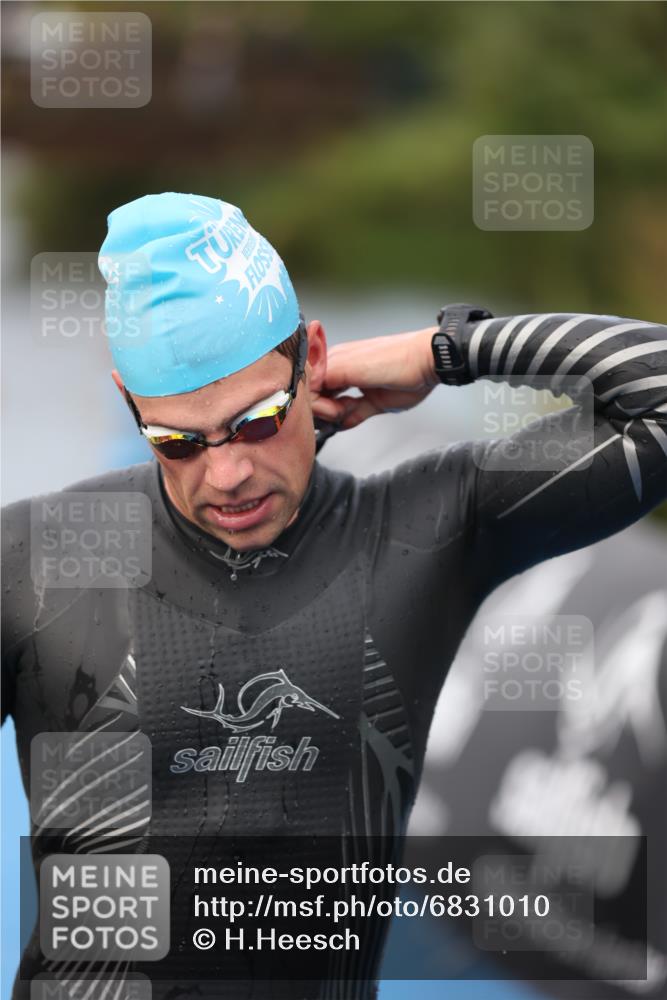 25.08.2024 - Elbe Triathlon Hamburg H.Heesch http://msf.ph/oto/6831010 25.08.2024 08:26:39 Schwimmen 85 meine-sportfotos.de