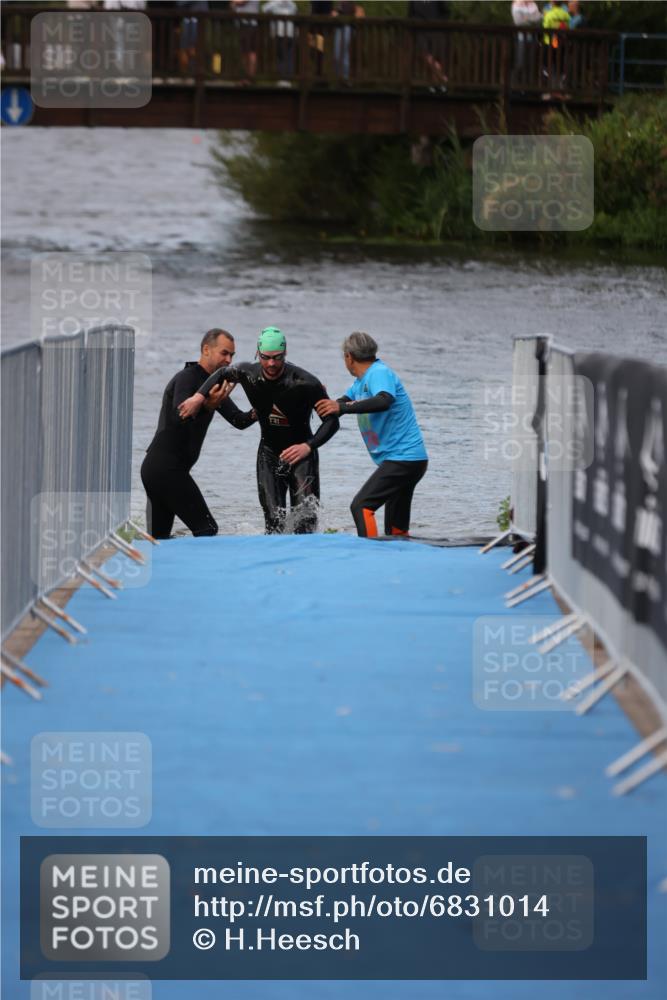 25.08.2024 - Elbe Triathlon Hamburg H.Heesch http://msf.ph/oto/6831014 25.08.2024 08:27:58 Schwimmen 47 meine-sportfotos.de