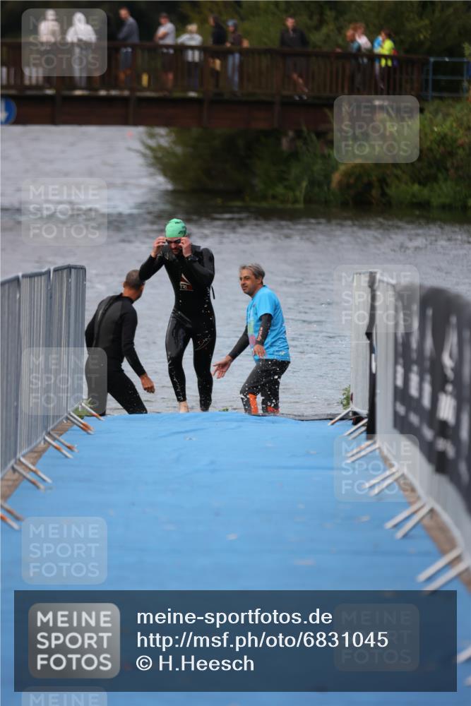 25.08.2024 - Elbe Triathlon Hamburg H.Heesch http://msf.ph/oto/6831045 25.08.2024 08:27:59 Schwimmen 47 meine-sportfotos.de