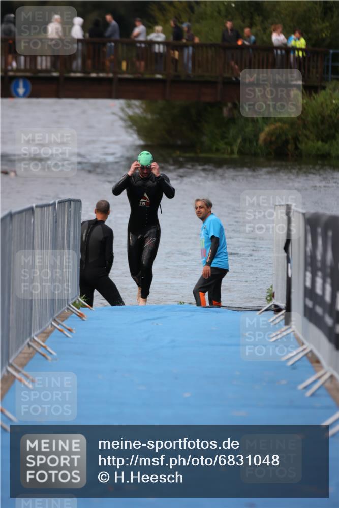 25.08.2024 - Elbe Triathlon Hamburg H.Heesch http://msf.ph/oto/6831048 25.08.2024 08:28:00 Schwimmen 47 meine-sportfotos.de