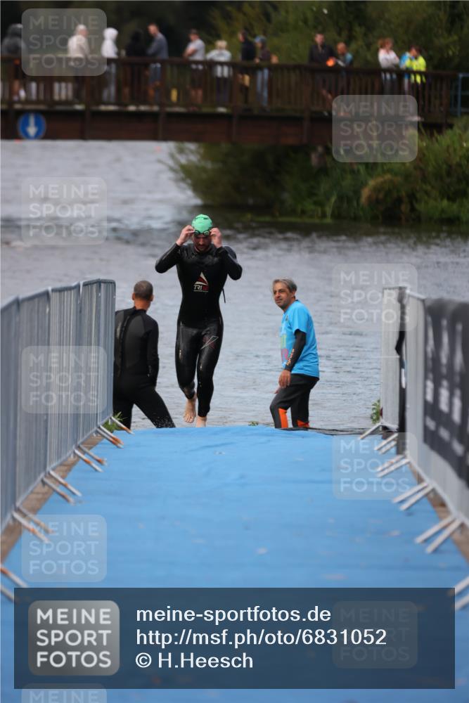 25.08.2024 - Elbe Triathlon Hamburg H.Heesch http://msf.ph/oto/6831052 25.08.2024 08:28:00 Schwimmen 47 meine-sportfotos.de