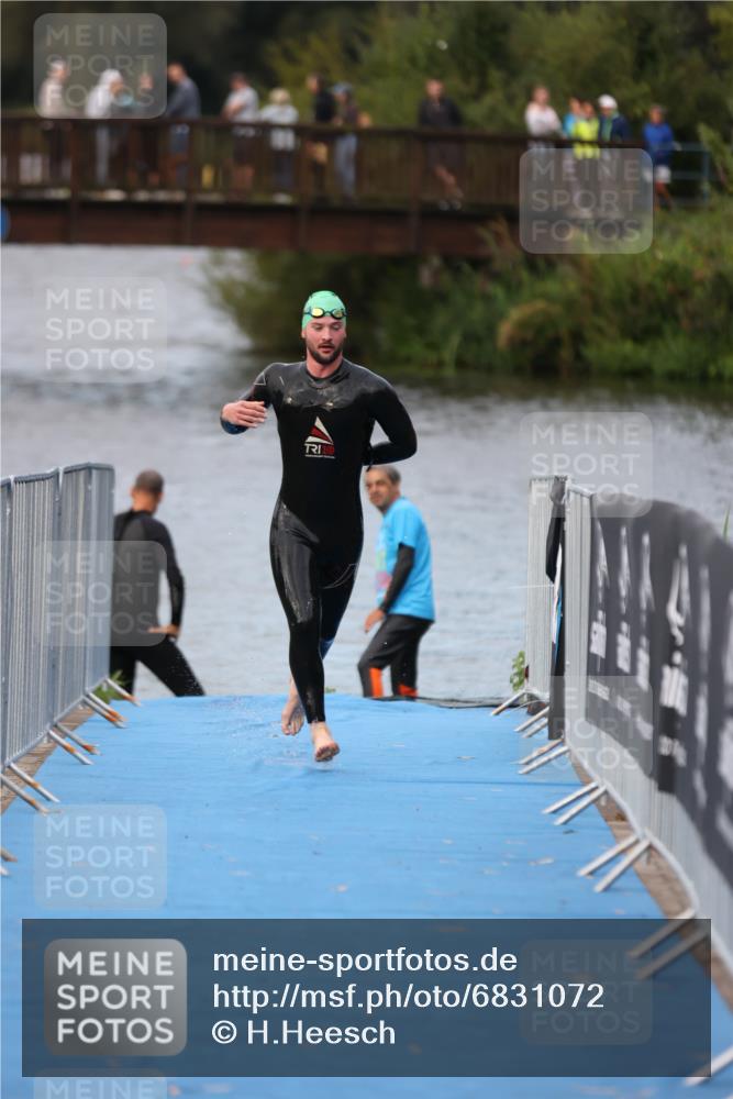 25.08.2024 - Elbe Triathlon Hamburg H.Heesch http://msf.ph/oto/6831072 25.08.2024 08:28:02 Schwimmen 47 meine-sportfotos.de