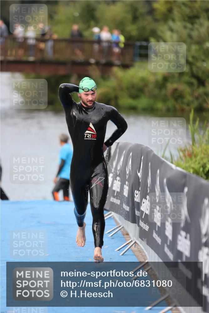 25.08.2024 - Elbe Triathlon Hamburg H.Heesch http://msf.ph/oto/6831080 25.08.2024 08:28:04 Schwimmen 47 meine-sportfotos.de