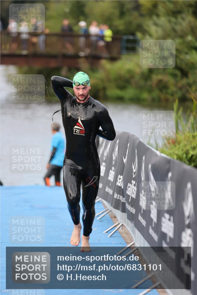 25.08.2024 - Elbe Triathlon Hamburg H.Heesch http://msf.ph/oto/6831101 25.08.2024 08:28:04 Schwimmen 47 meine-sportfotos.de