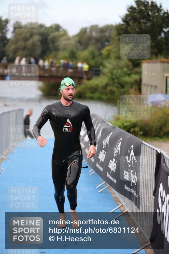 25.08.2024 - Elbe Triathlon Hamburg H.Heesch http://msf.ph/oto/6831124 25.08.2024 08:28:06 Schwimmen 47 meine-sportfotos.de