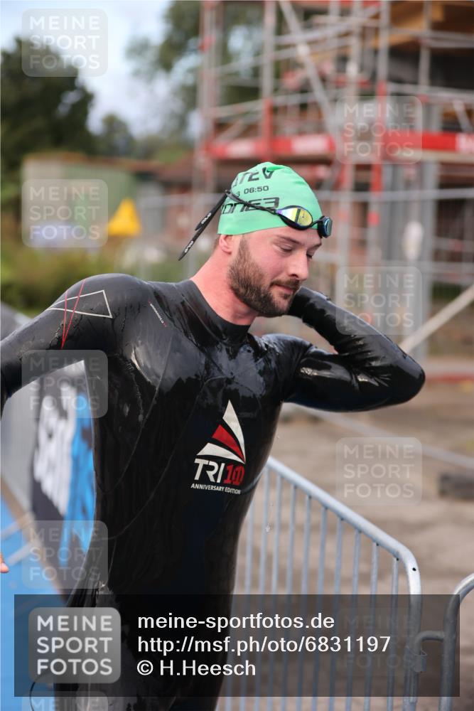 25.08.2024 - Elbe Triathlon Hamburg H.Heesch http://msf.ph/oto/6831197 25.08.2024 08:28:07 Schwimmen 47 meine-sportfotos.de