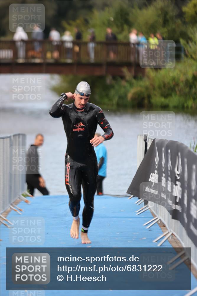 25.08.2024 - Elbe Triathlon Hamburg H.Heesch http://msf.ph/oto/6831222 25.08.2024 08:28:38 Schwimmen 65 meine-sportfotos.de