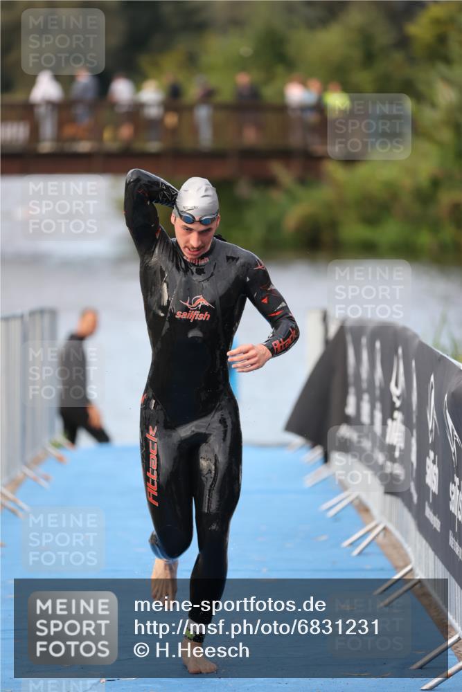 25.08.2024 - Elbe Triathlon Hamburg H.Heesch http://msf.ph/oto/6831231 25.08.2024 08:28:39 Schwimmen 65 meine-sportfotos.de