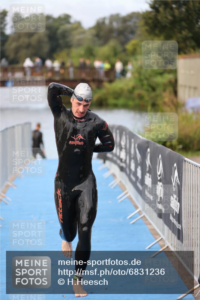 25.08.2024 - Elbe Triathlon Hamburg H.Heesch http://msf.ph/oto/6831236 25.08.2024 08:28:40 Schwimmen 65 meine-sportfotos.de