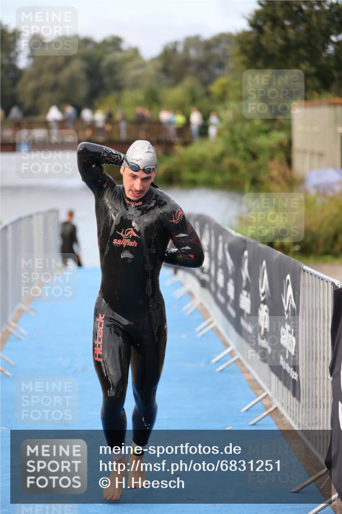 25.08.2024 - Elbe Triathlon Hamburg H.Heesch http://msf.ph/oto/6831251 25.08.2024 08:28:40 Schwimmen 65 meine-sportfotos.de