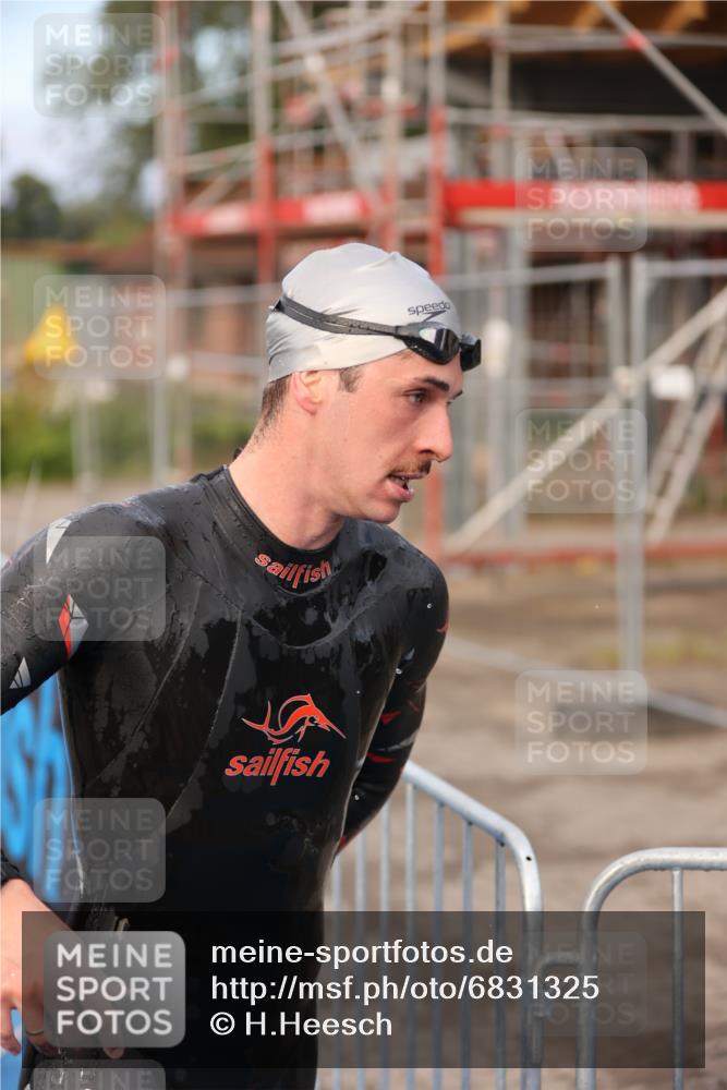 25.08.2024 - Elbe Triathlon Hamburg H.Heesch http://msf.ph/oto/6831325 25.08.2024 08:28:42 Schwimmen 65 meine-sportfotos.de
