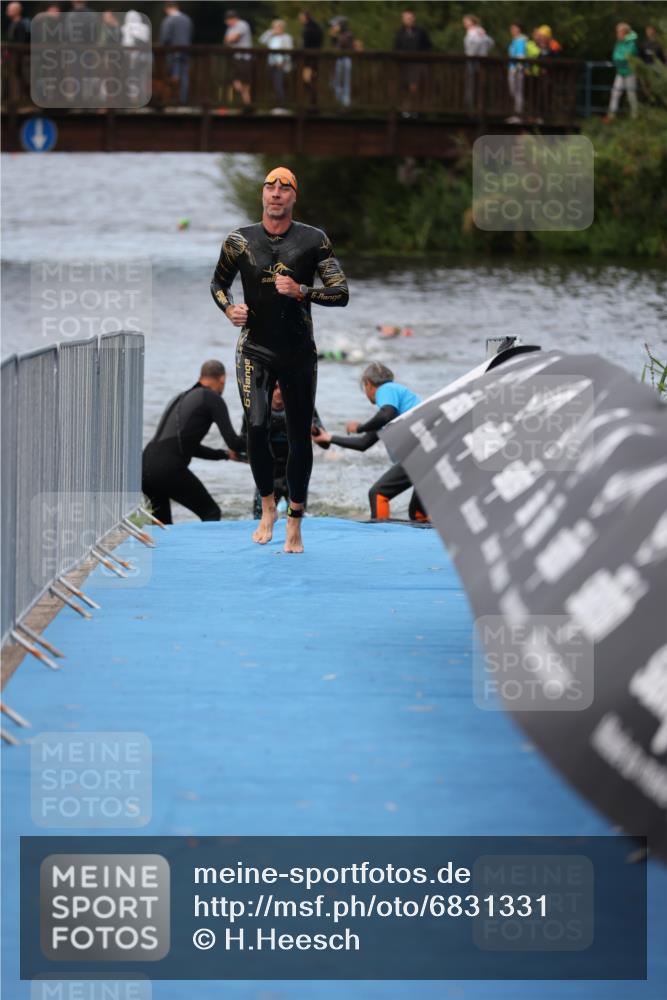 25.08.2024 - Elbe Triathlon Hamburg H.Heesch http://msf.ph/oto/6831331 25.08.2024 08:29:45 Schwimmen 68, 78, 79, 95 meine-sportfotos.de