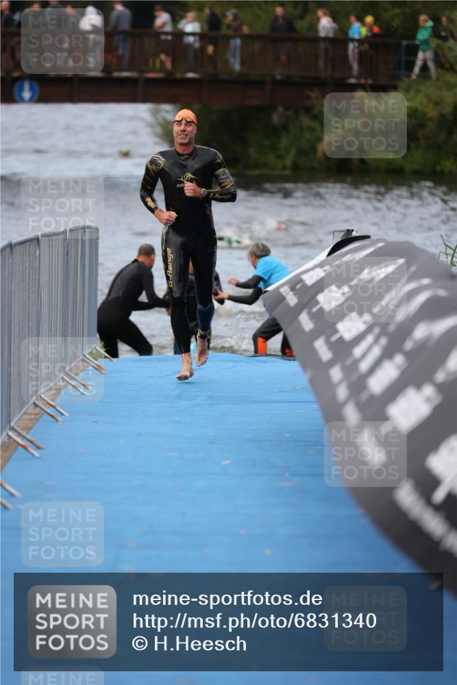 25.08.2024 - Elbe Triathlon Hamburg H.Heesch http://msf.ph/oto/6831340 25.08.2024 08:29:45 Schwimmen 68, 78, 79, 95 meine-sportfotos.de