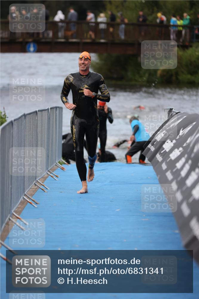 25.08.2024 - Elbe Triathlon Hamburg H.Heesch http://msf.ph/oto/6831341 25.08.2024 08:29:46 Schwimmen 68, 78, 79, 95 meine-sportfotos.de