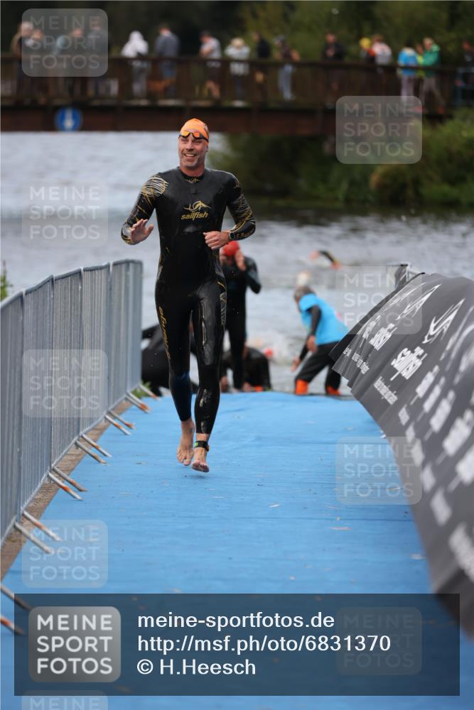 25.08.2024 - Elbe Triathlon Hamburg H.Heesch http://msf.ph/oto/6831370 25.08.2024 08:29:46 Schwimmen 68, 78, 79, 95 meine-sportfotos.de