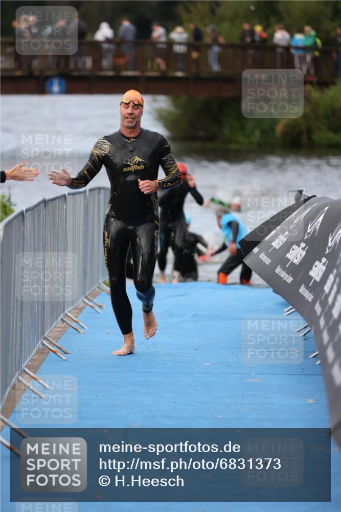 25.08.2024 - Elbe Triathlon Hamburg H.Heesch http://msf.ph/oto/6831373 25.08.2024 08:29:47 Schwimmen 68, 78, 79, 95 meine-sportfotos.de