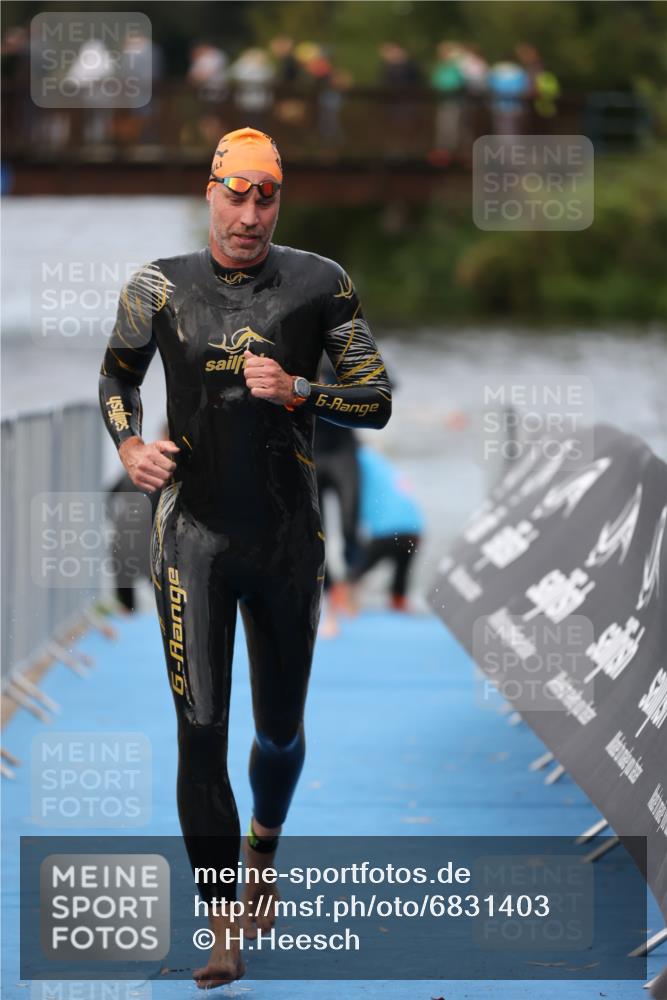 25.08.2024 - Elbe Triathlon Hamburg H.Heesch http://msf.ph/oto/6831403 25.08.2024 08:29:48 Schwimmen 68, 78, 79, 95 meine-sportfotos.de