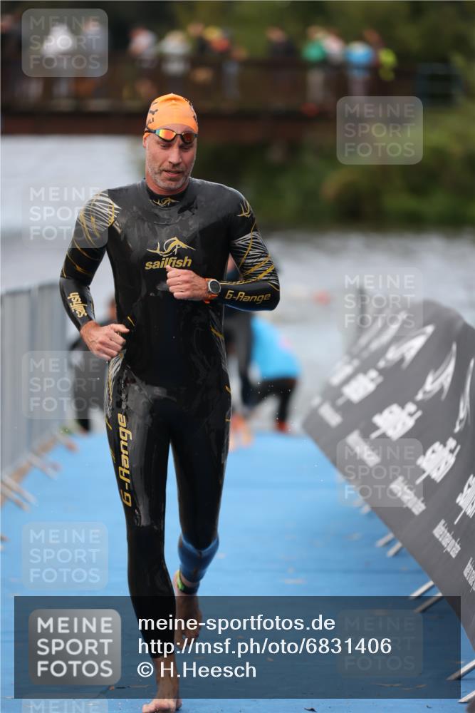 25.08.2024 - Elbe Triathlon Hamburg H.Heesch http://msf.ph/oto/6831406 25.08.2024 08:29:49 Schwimmen 68, 78, 79, 95 meine-sportfotos.de