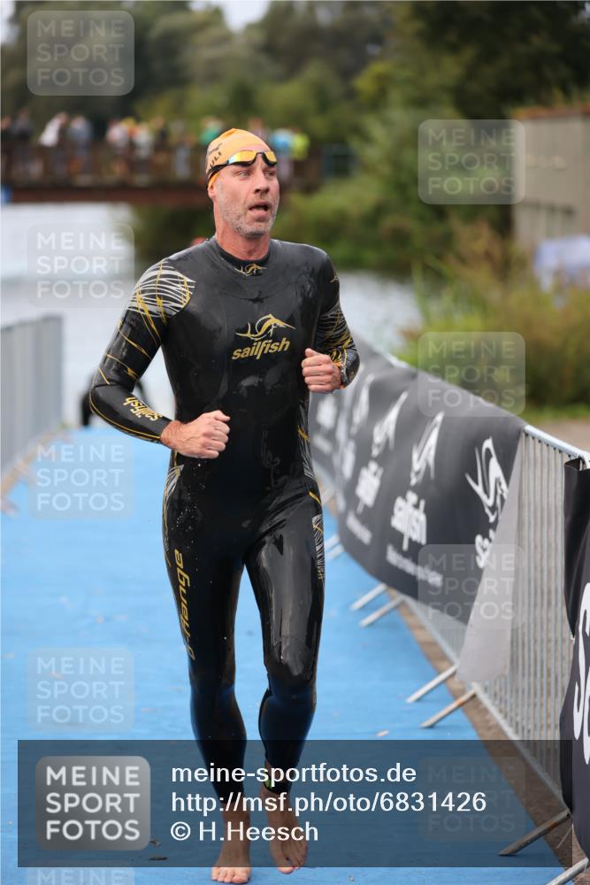 25.08.2024 - Elbe Triathlon Hamburg H.Heesch http://msf.ph/oto/6831426 25.08.2024 08:29:50 Schwimmen 68, 78, 79, 95 meine-sportfotos.de