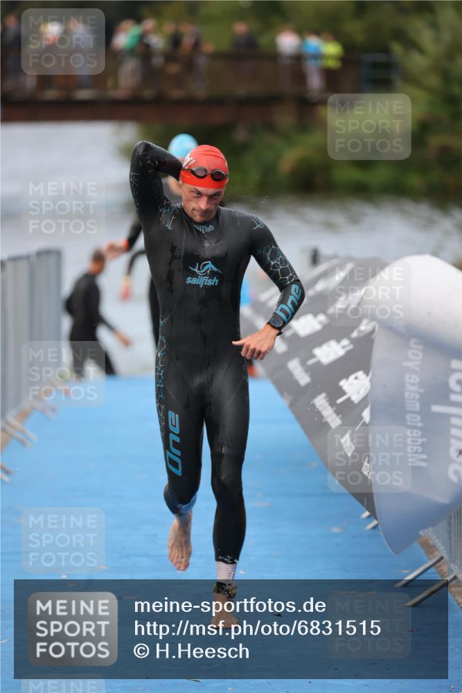 25.08.2024 - Elbe Triathlon Hamburg H.Heesch http://msf.ph/oto/6831515 25.08.2024 08:29:53 Schwimmen 68, 78, 79, 95 meine-sportfotos.de