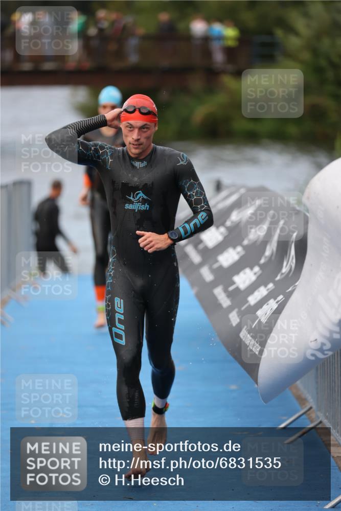25.08.2024 - Elbe Triathlon Hamburg H.Heesch http://msf.ph/oto/6831535 25.08.2024 08:29:53 Schwimmen 68, 78, 79, 95 meine-sportfotos.de