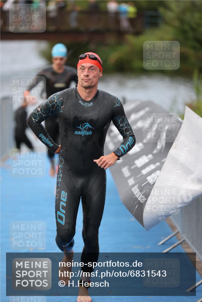 25.08.2024 - Elbe Triathlon Hamburg H.Heesch http://msf.ph/oto/6831543 25.08.2024 08:29:54 Schwimmen 37, 68, 78, 79, 95 meine-sportfotos.de