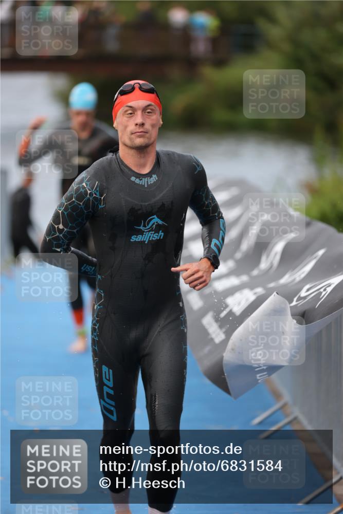 25.08.2024 - Elbe Triathlon Hamburg H.Heesch http://msf.ph/oto/6831584 25.08.2024 08:29:54 Schwimmen 37, 68, 78, 79, 95 meine-sportfotos.de