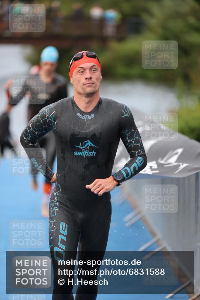 25.08.2024 - Elbe Triathlon Hamburg H.Heesch http://msf.ph/oto/6831588 25.08.2024 08:29:55 Schwimmen 37, 68, 78, 79, 95 meine-sportfotos.de