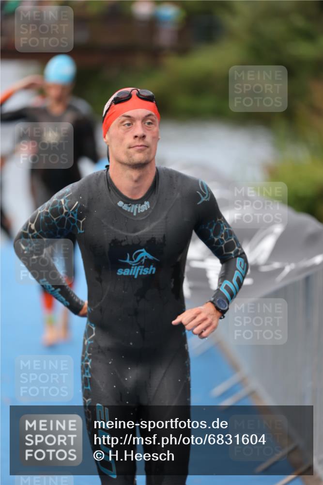 25.08.2024 - Elbe Triathlon Hamburg H.Heesch http://msf.ph/oto/6831604 25.08.2024 08:29:55 Schwimmen 37, 68, 78, 79, 95 meine-sportfotos.de