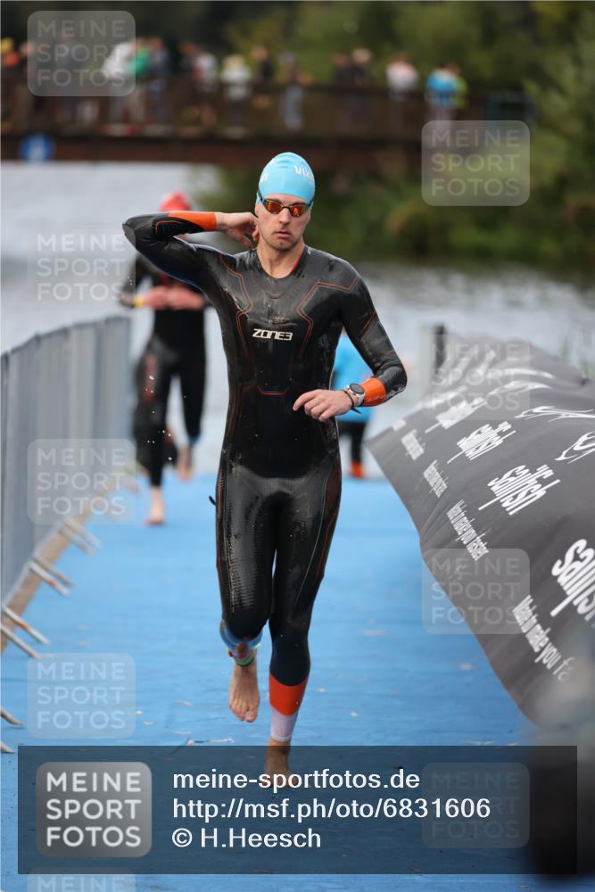 25.08.2024 - Elbe Triathlon Hamburg H.Heesch http://msf.ph/oto/6831606 25.08.2024 08:29:56 Schwimmen 37, 68, 78, 79, 95 meine-sportfotos.de